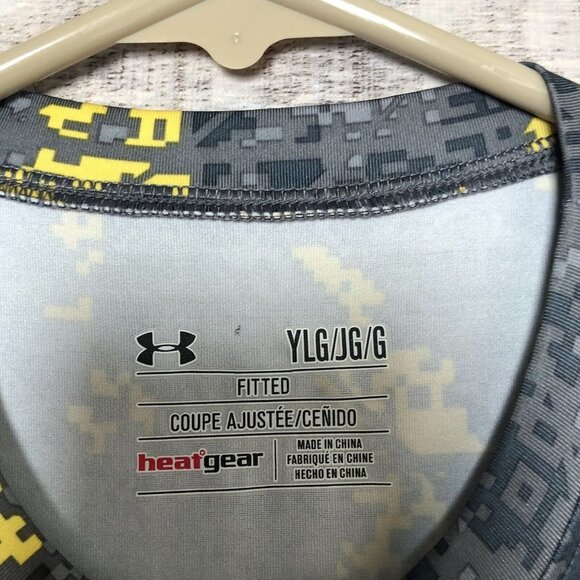 Boy's Under Armour Pixeled HeatGear Compression Shirt (Youth Large) - Picture 8 of 8